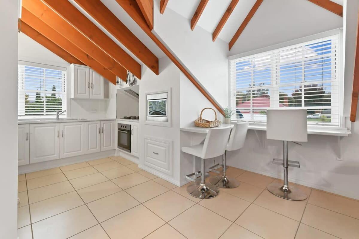 Peel St - Large Family Home Walk to CBD - Housity
