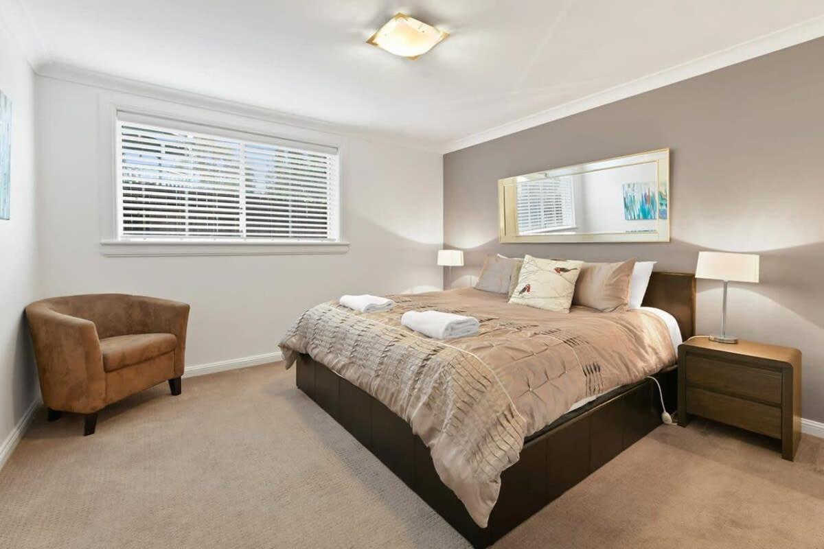 Peel St - Large Family Home Walk to CBD - Housity