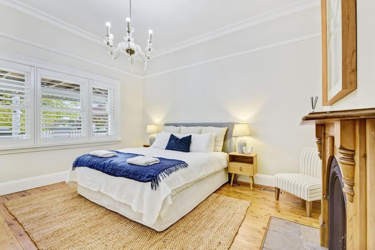 Kilarra House - Heritage Home on Byng St Sleeps 10 - Housity