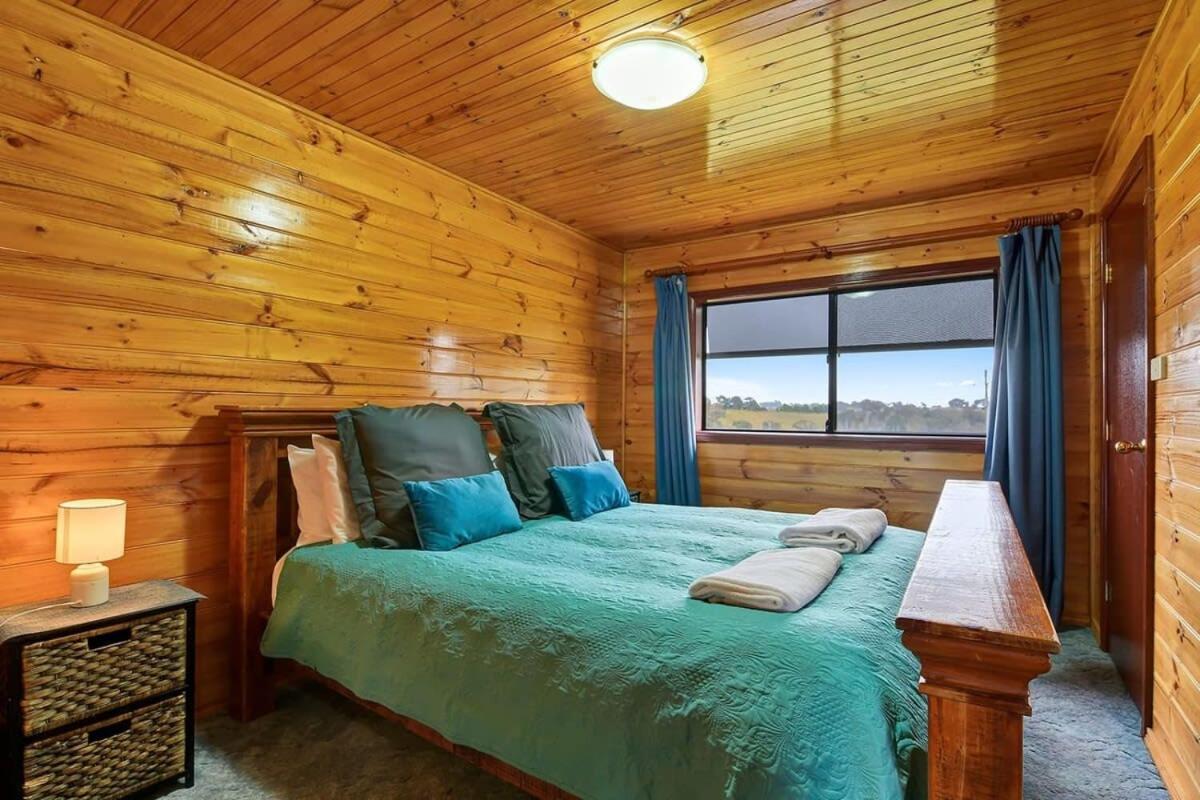 Boree Lane Farm stay near Wineries Woodfire - Housity