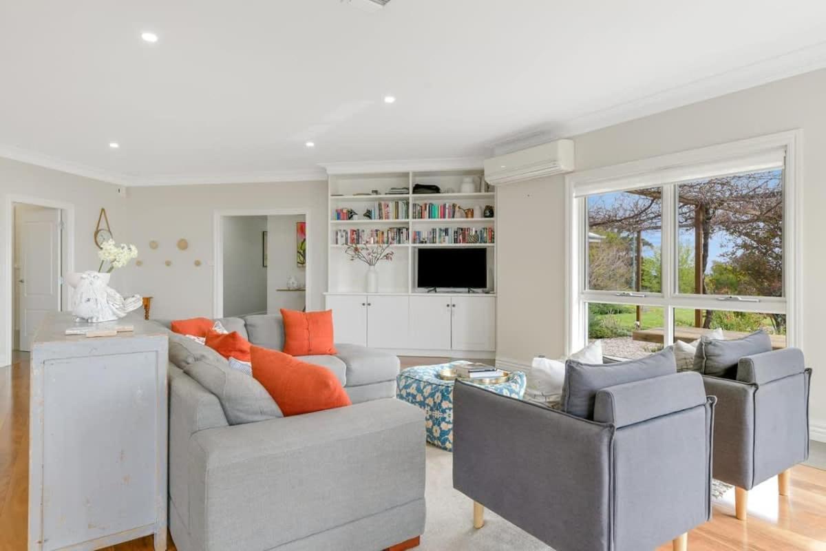 Borenore Retreat Huge Family Home Amazing Views - Housity