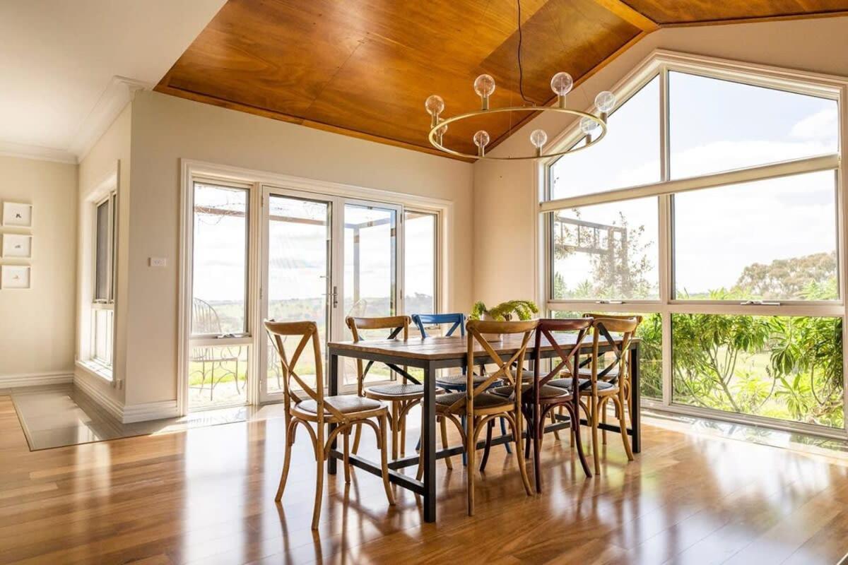Borenore Retreat Huge Family Home Amazing Views - Housity