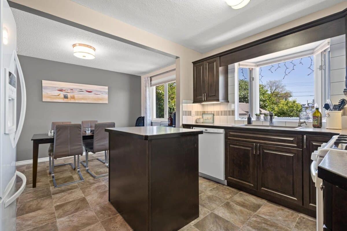 Bahama Breeze I Hot Tub I Pool I 5 Bedroom - Housity