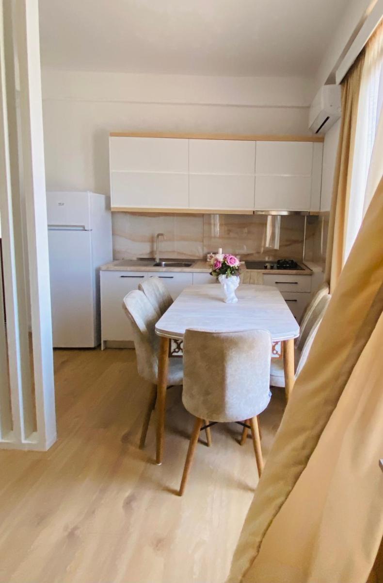 HC Hotel & Suites - Housity