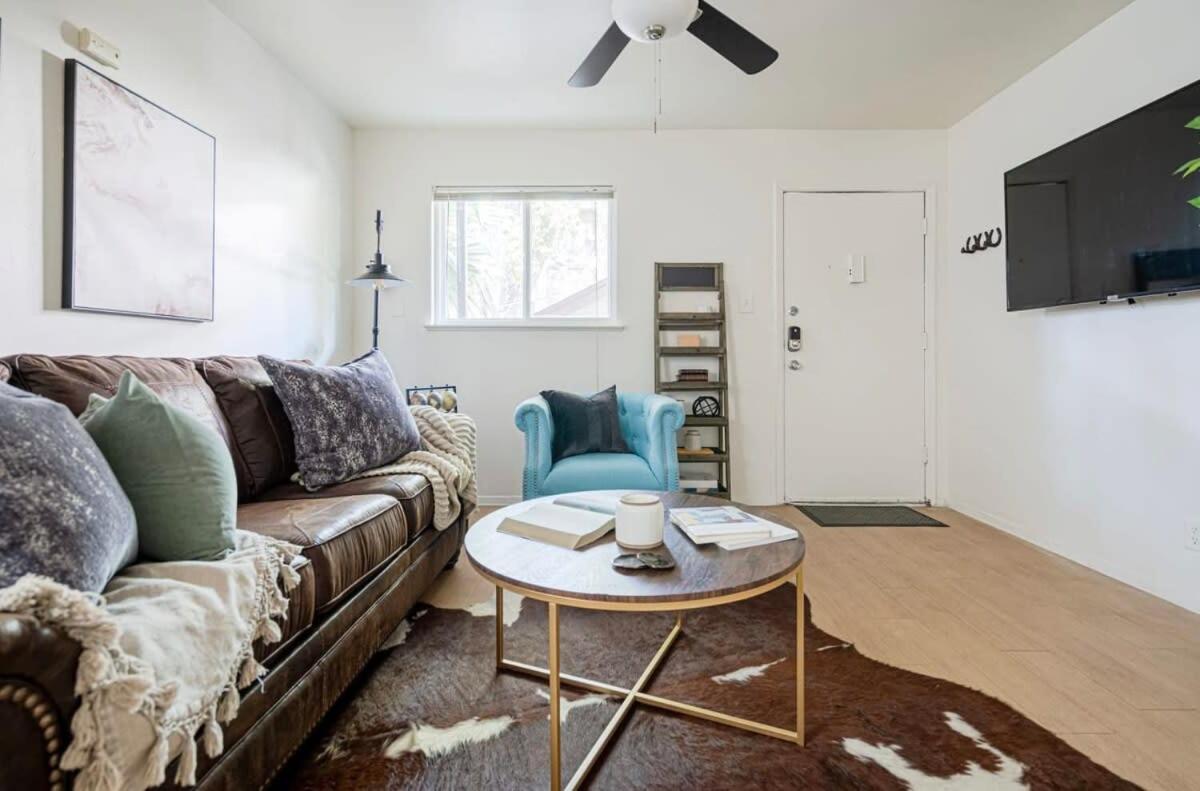 Rancho Del Sol l Sleeps 5 l Close to Downtown I TV - Housity