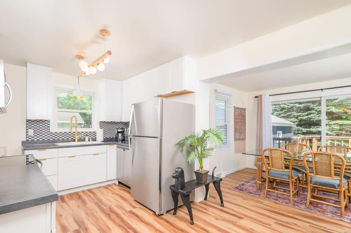 Oak Street Adobe - Housity
