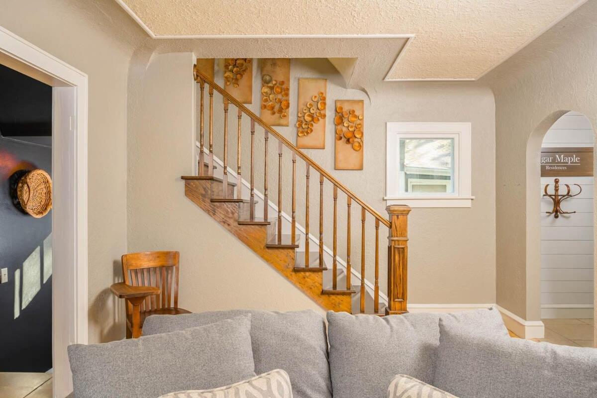 Traveler Haven Downtown Area Spacious Home PAC - Housity