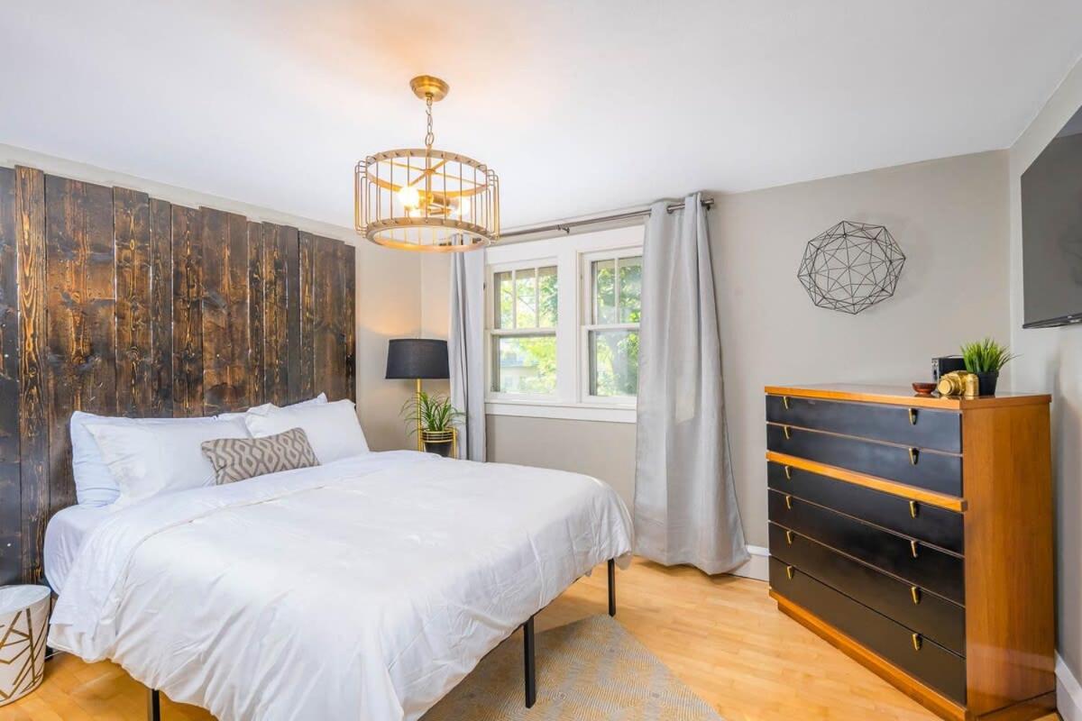 Traveler Haven Downtown Area Spacious Home PAC - Housity