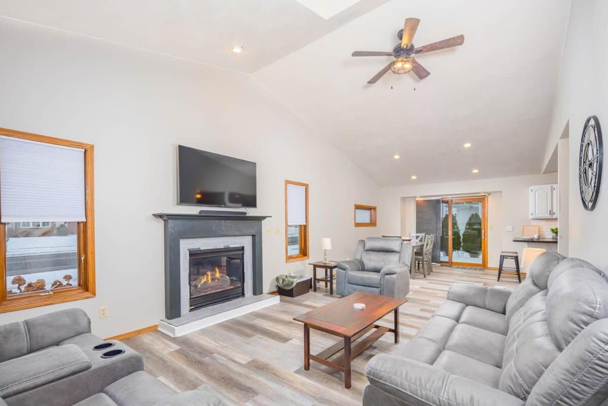 Easy Easton Living - 3 Br - Housity