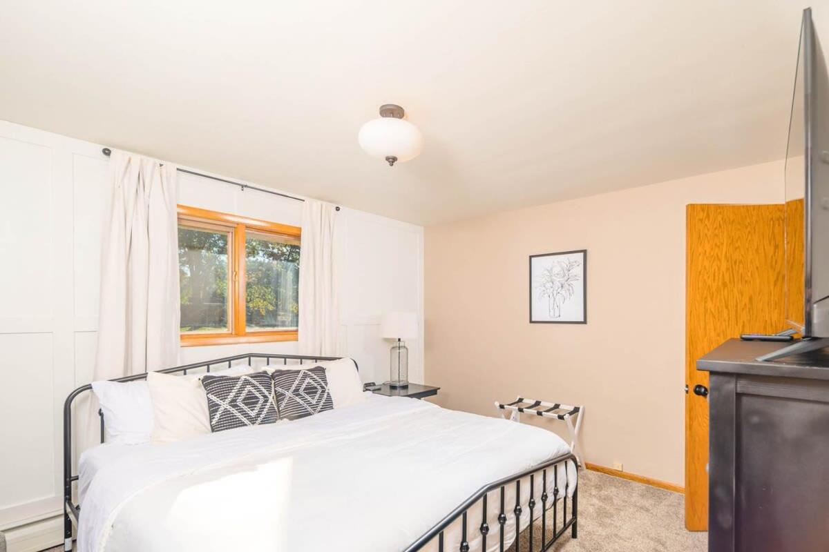 10 houses from Lambeau Field-Walk to the game - Housity