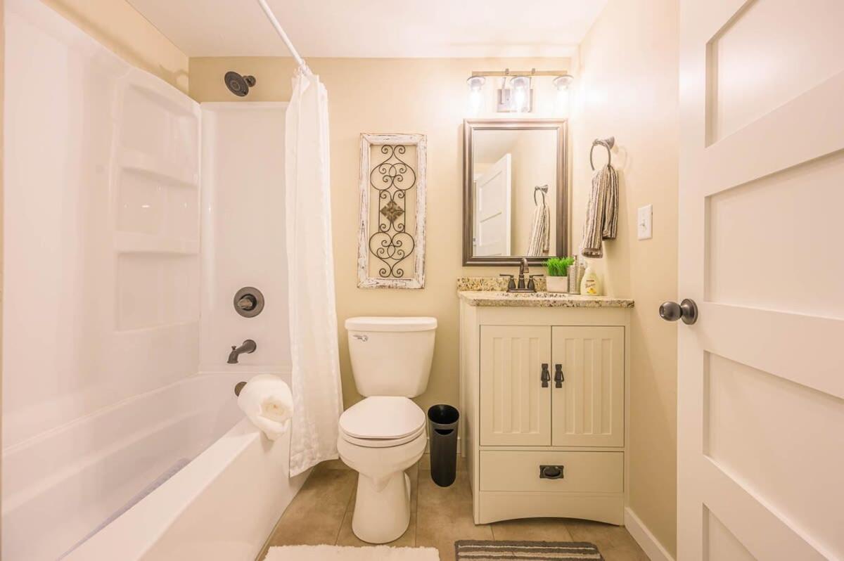 Ledgeview Luxury sleeps 11 - Housity