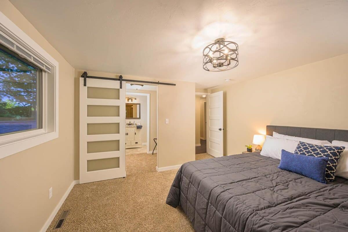 Ledgeview Luxury sleeps 11 - Housity