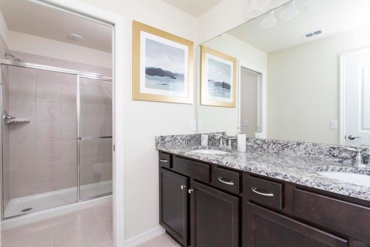 New & Fun Family Getaway - Super Cute Home - Housity