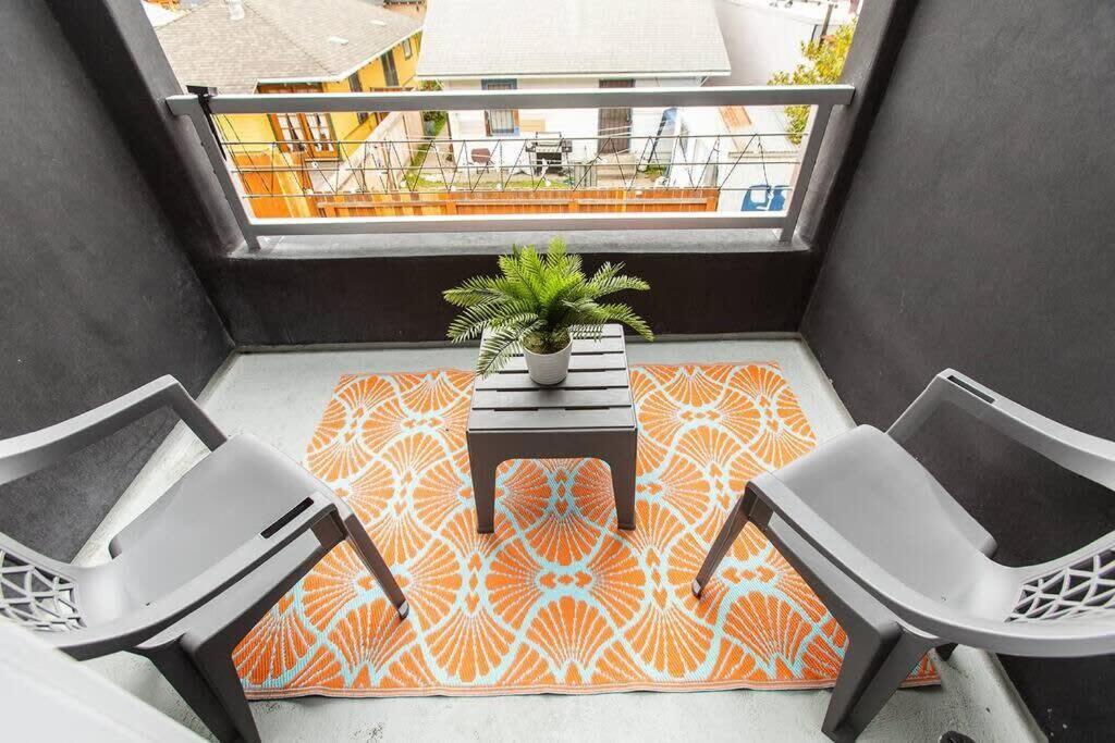 Restaurants-Pets-Professionals-FastWiFi-A C-Patios - Housity