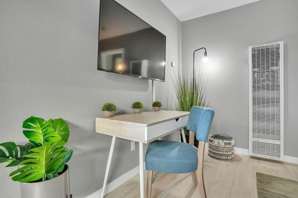NorthPark-BusinessTraveler-Pets-W D-Free-Parking - Housity