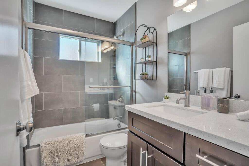 NorthPark-BusinessTraveler-Pets-2bed-W D-Kitchen - Housity