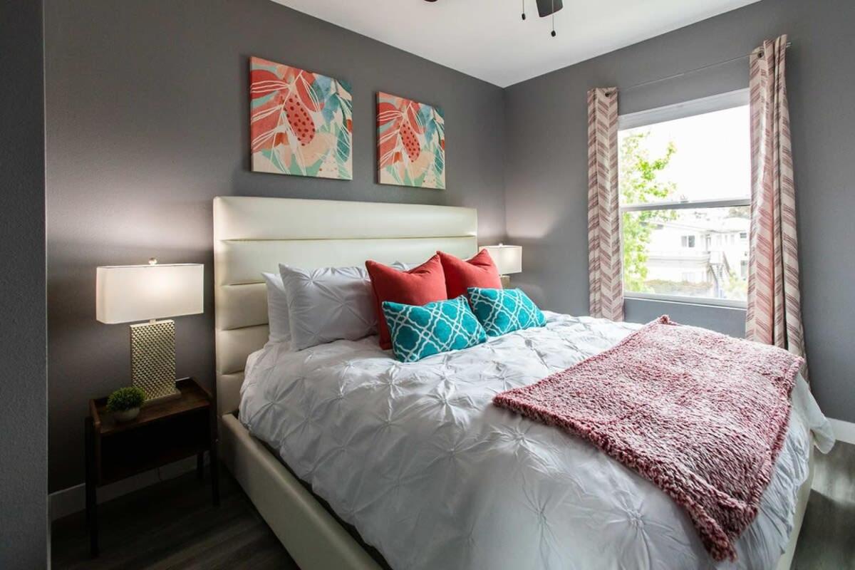 Professionals-Restaurants-Fast-WiFi-A C-W D-Pets - Housity