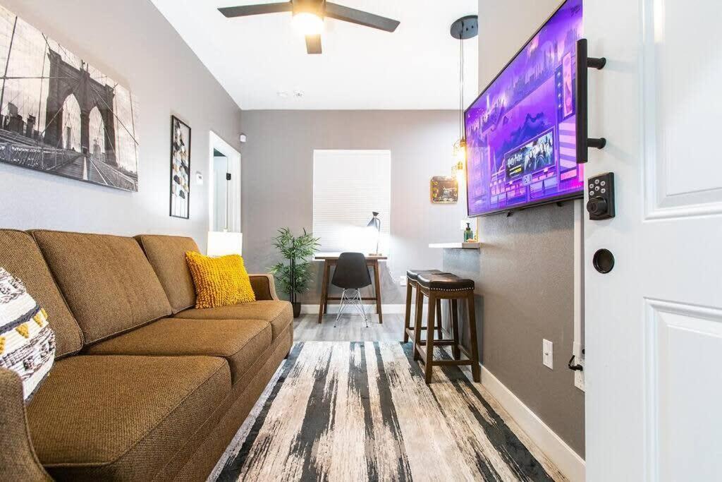 Healthcare&Business-Professionals-Pets A C Wi-Fi - Housity