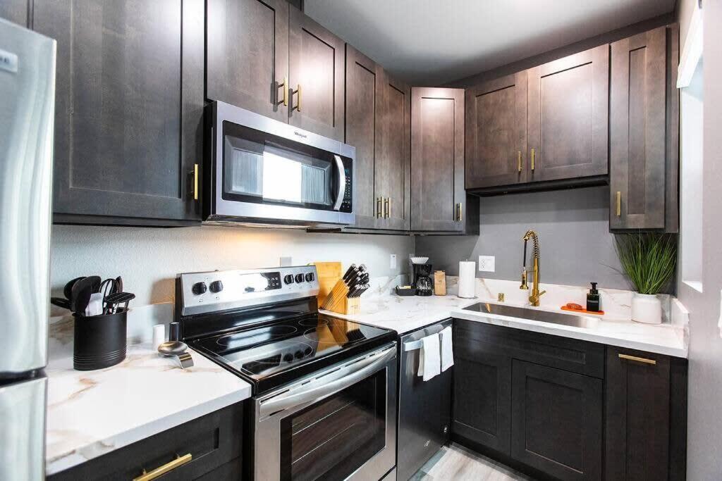 Studio - Balcony - A C - Dogs Parks Restaurants - Housity