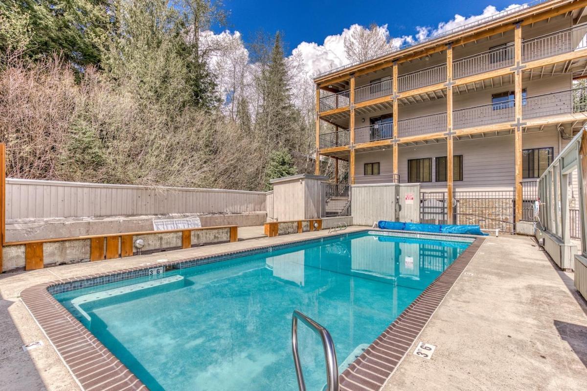 Thunderhead Lodge Condo 204 - Modern Heated Pool & Games - Housity