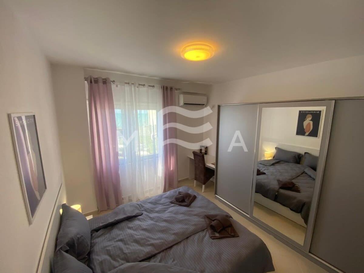 Majestic 871 - Housity