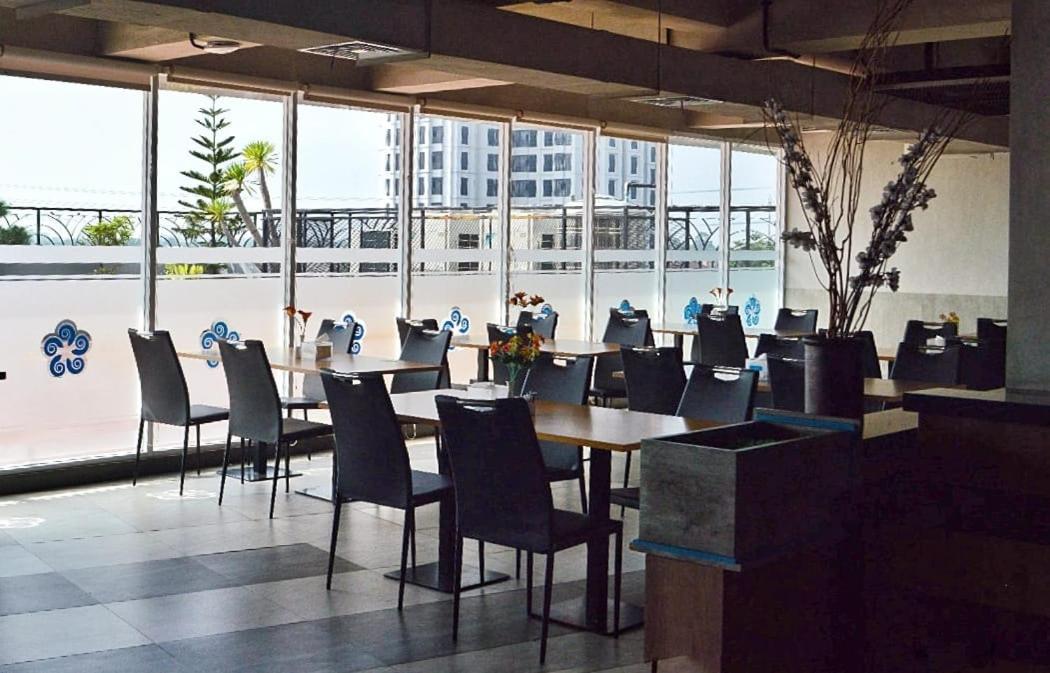 Hotel Brother Solo Baru - Housity
