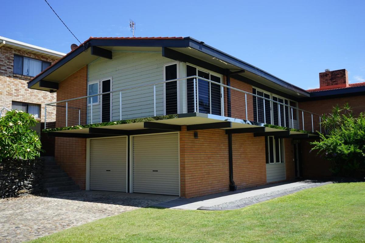 Villa with Views & Pool - Housity