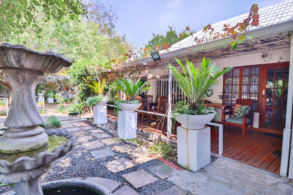 Snooze-A-Lot Guesthouse - Housity