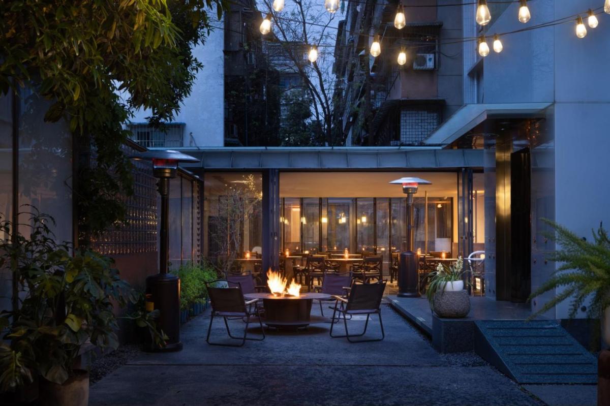 Tableround Hotel Chengdu - Hizvo