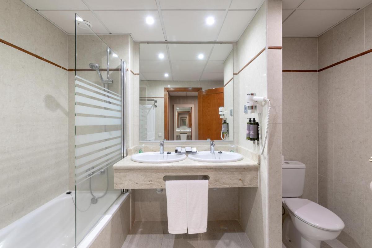 Un baño de Hotel Best Semiramis