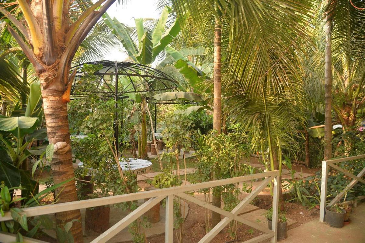 Aadesh Restorent - Housity