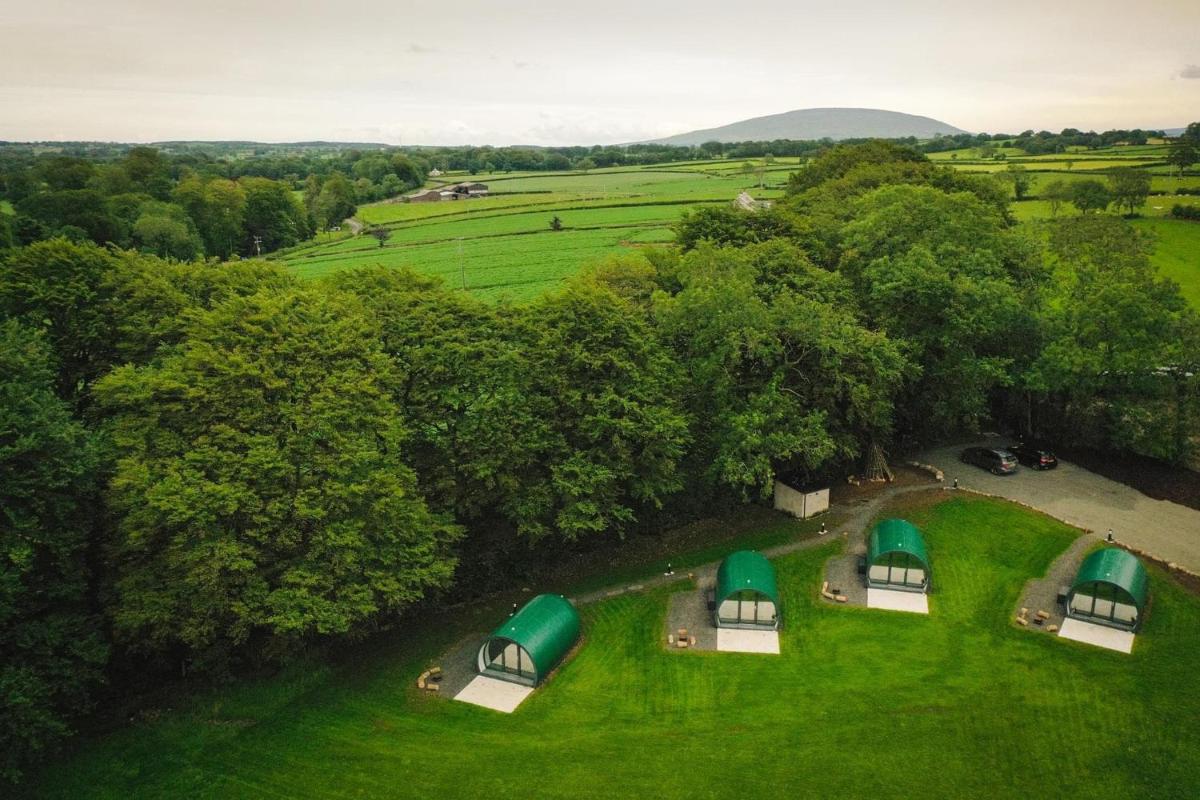The Hay Loft, The Dark Hedges, Ballycastle with hot tub - Housity