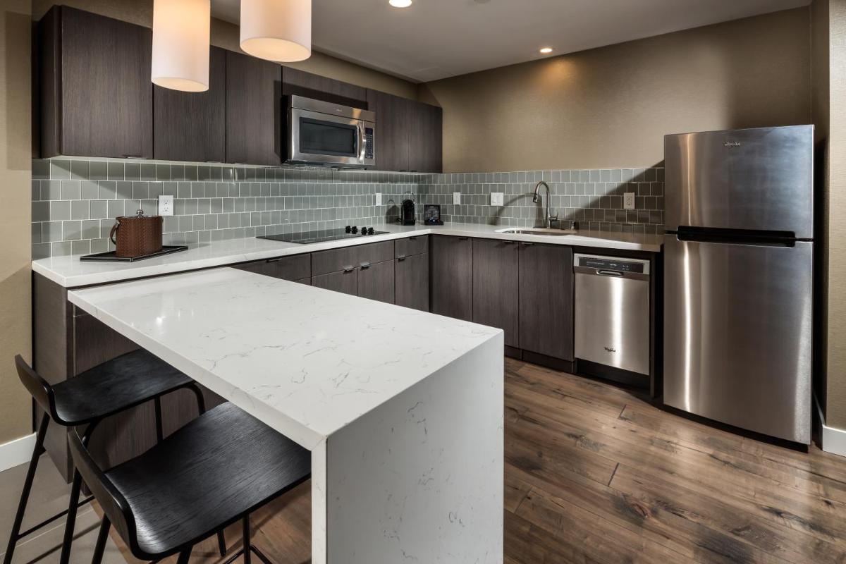 Hotel Aventura - Housity