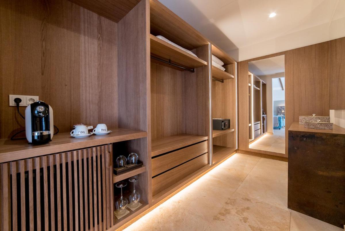Una cocina o zona de cocina en Hotel Creu de Tau Art&Spa-Adults only