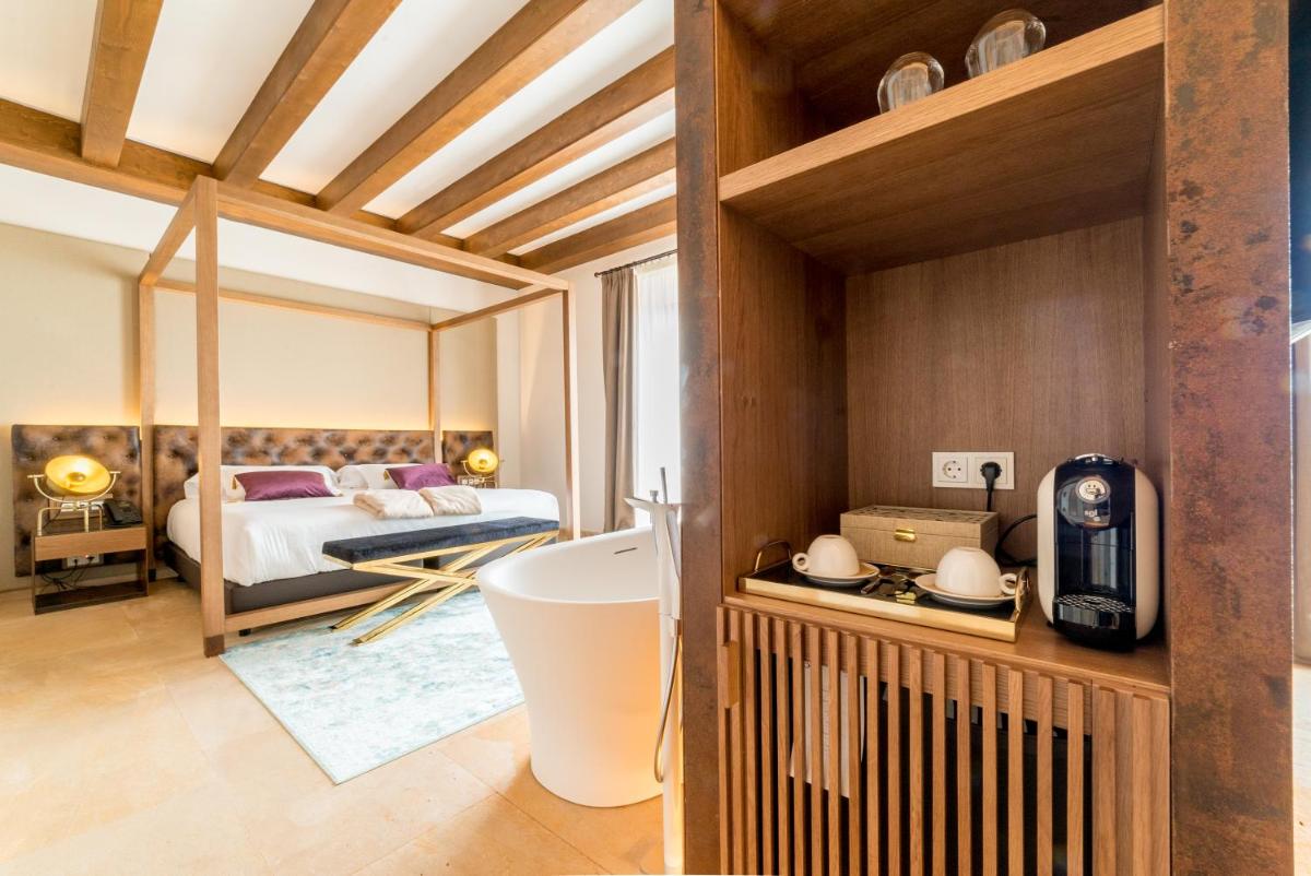 Cama o camas de una habitación en Hotel Creu de Tau Art&Spa-Adults only