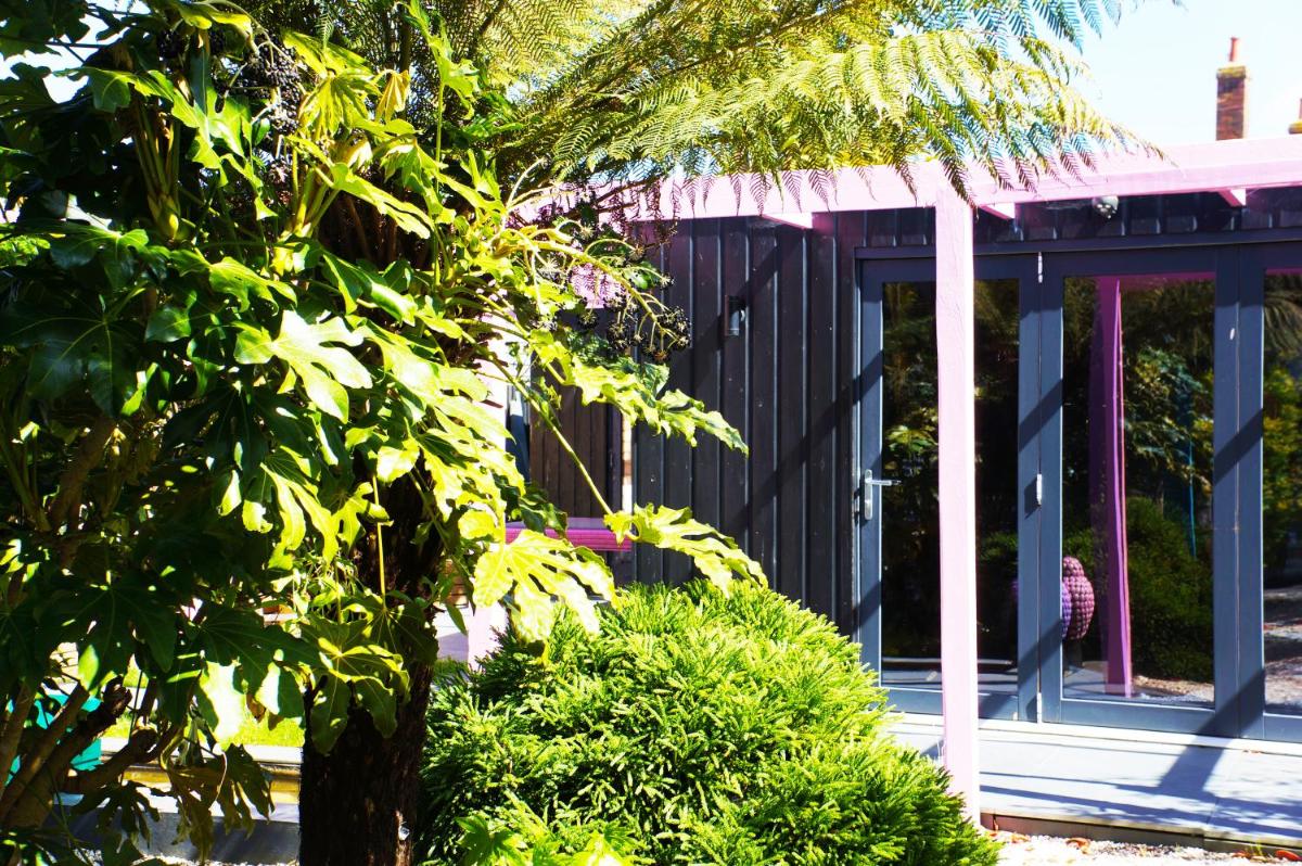 Zen Garden Cottage - Patio & Parking by the Bay - Housity