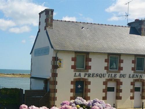La presqu' île du Lenn face à la mer - Housity