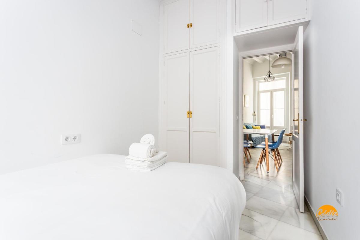 Mar de Cadiz by Cadiz Time - Housity