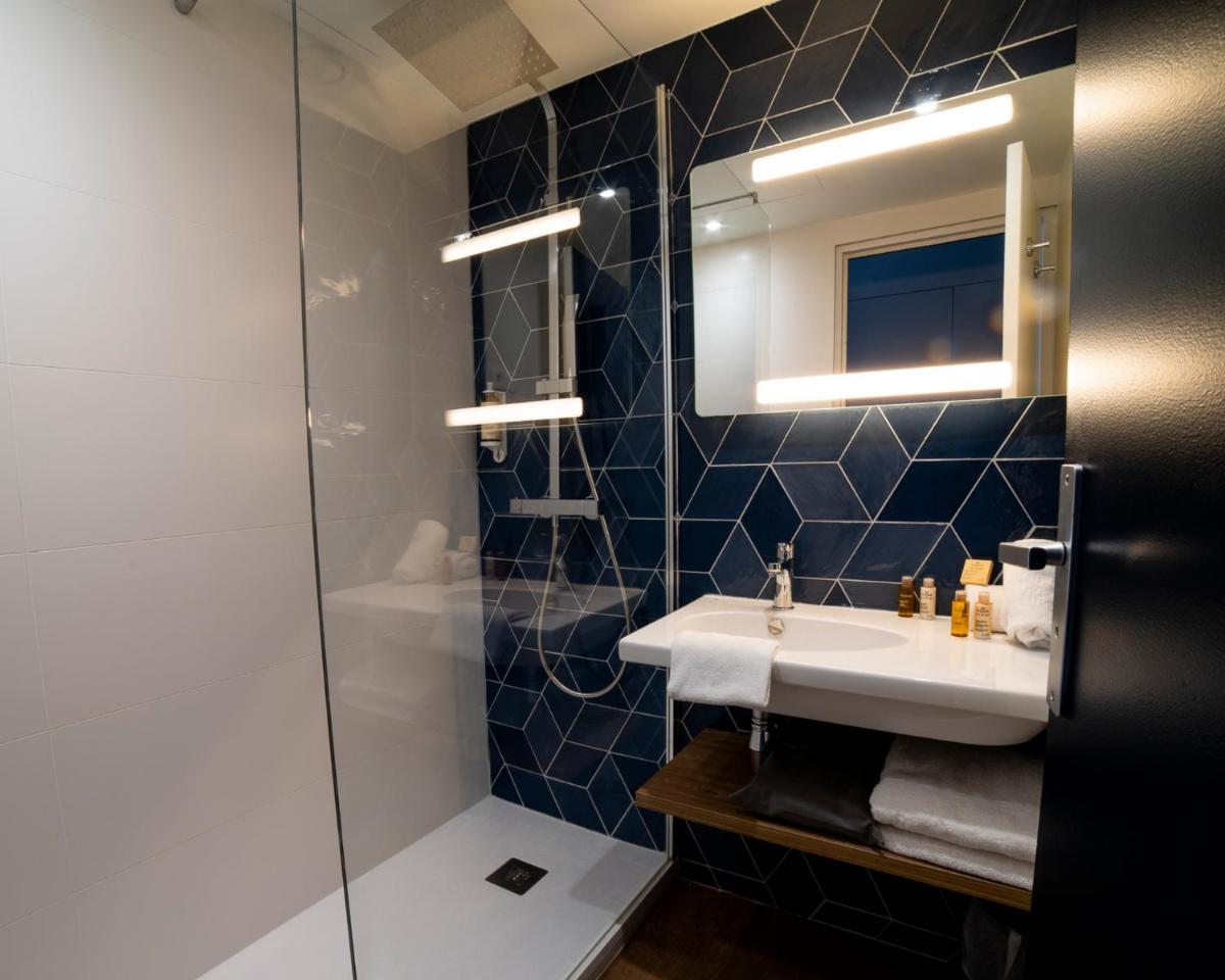 Salle de bains dans l'établissement Mercure Thalasso & Spa Port Fréjus