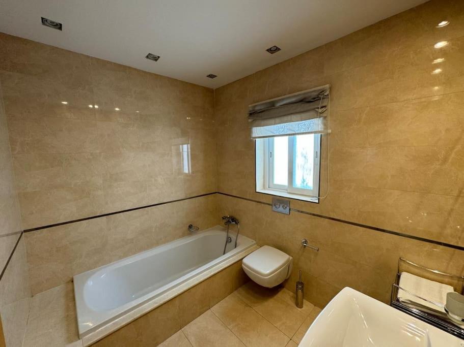Suitetrails - Penthouse -Centre of Sliema - Best View in Malta