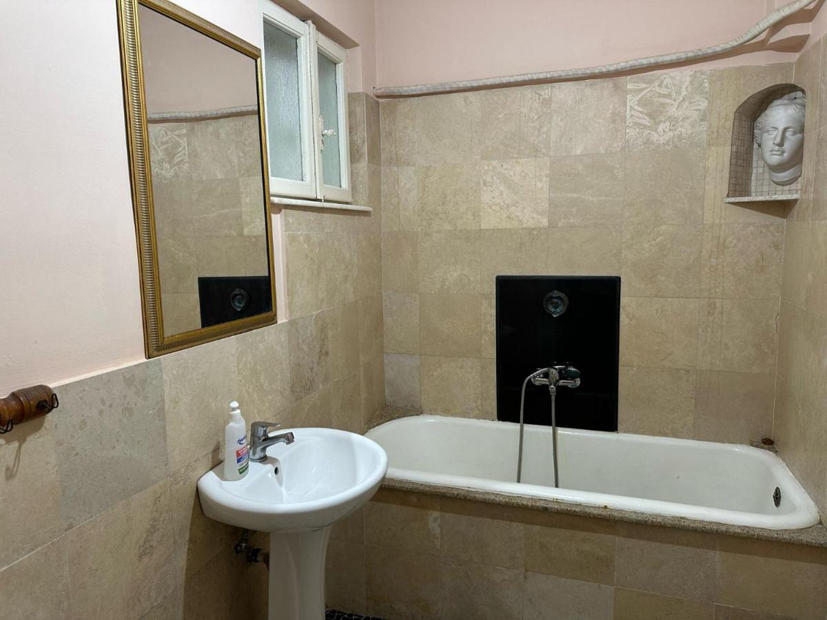 Old town apartment next to sea Constanta - Hizvo