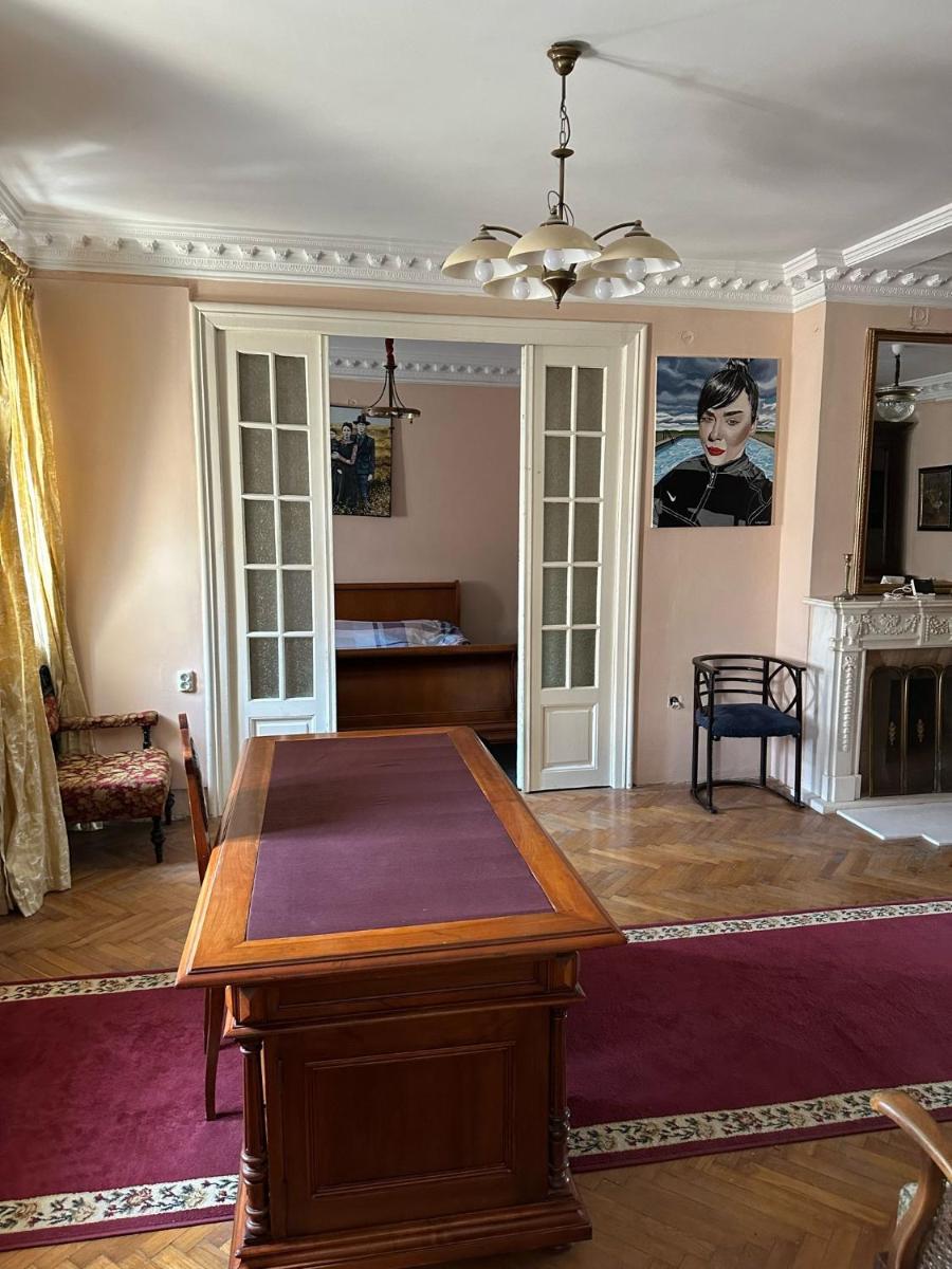Old town apartment next to sea Constanta - Hizvo