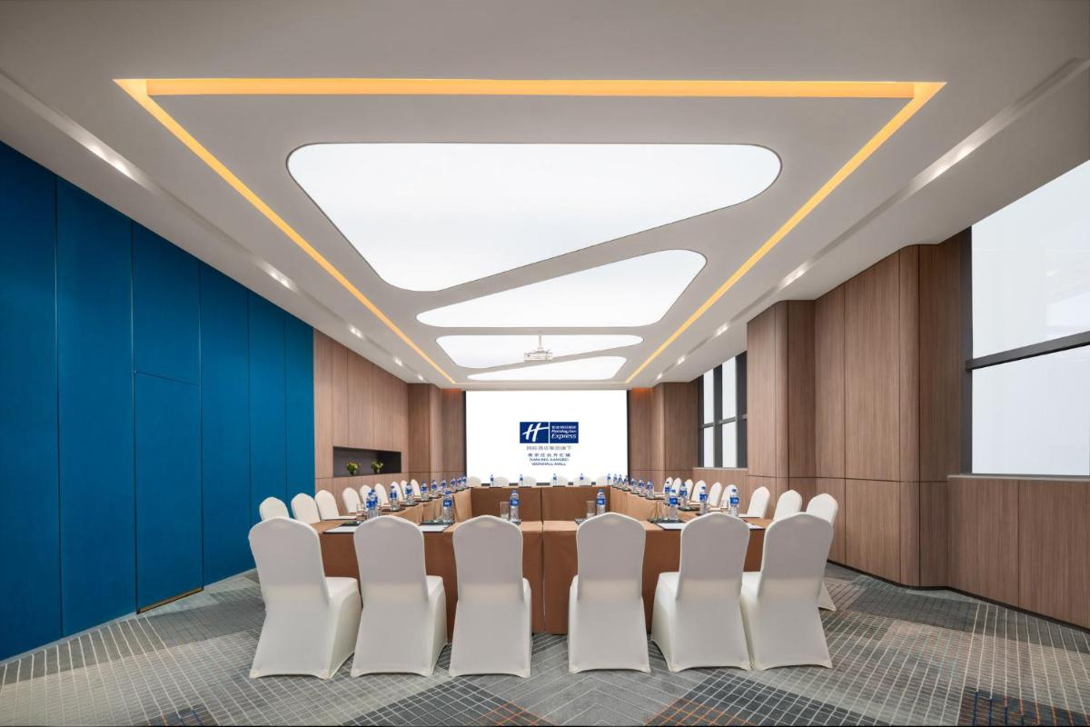 Holiday Inn Express Nanjing Jiangbei Wonhall Mall - Housity