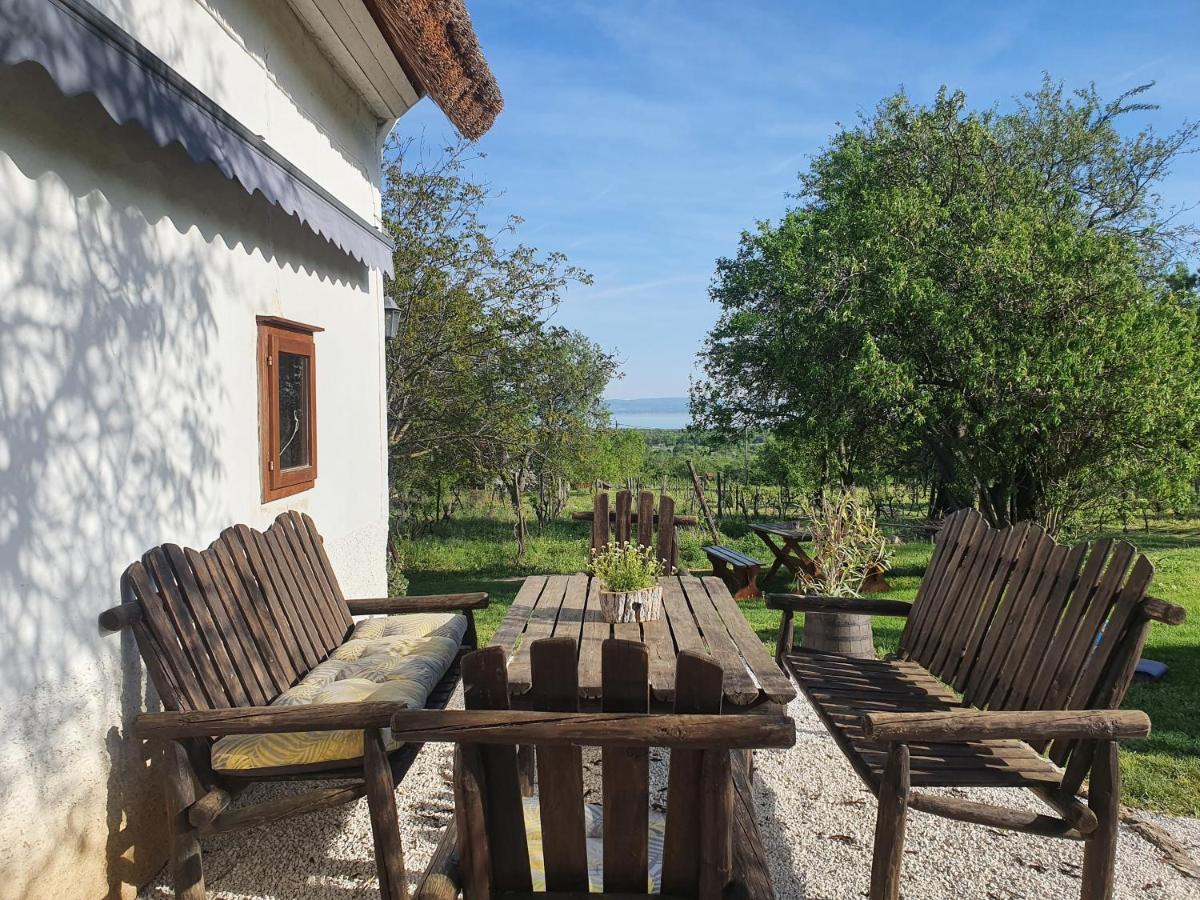 Traditional cottage at Lake Balaton - Housity