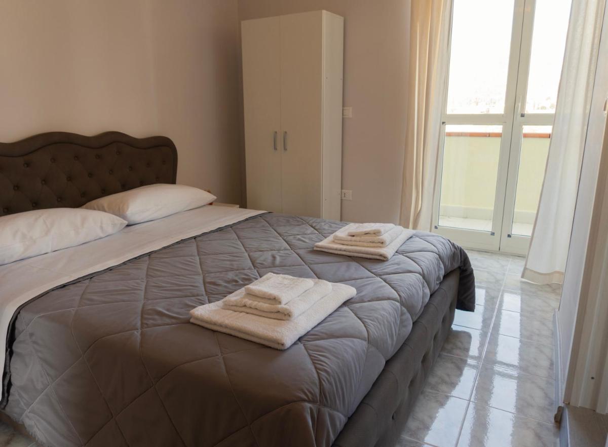 B&B SARDES - Housity