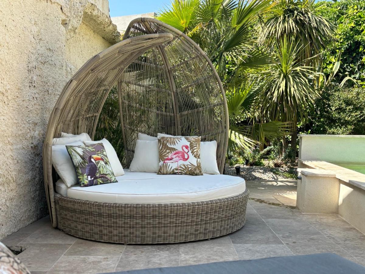 un petit coin de paradis avec piscine et parking - Housity