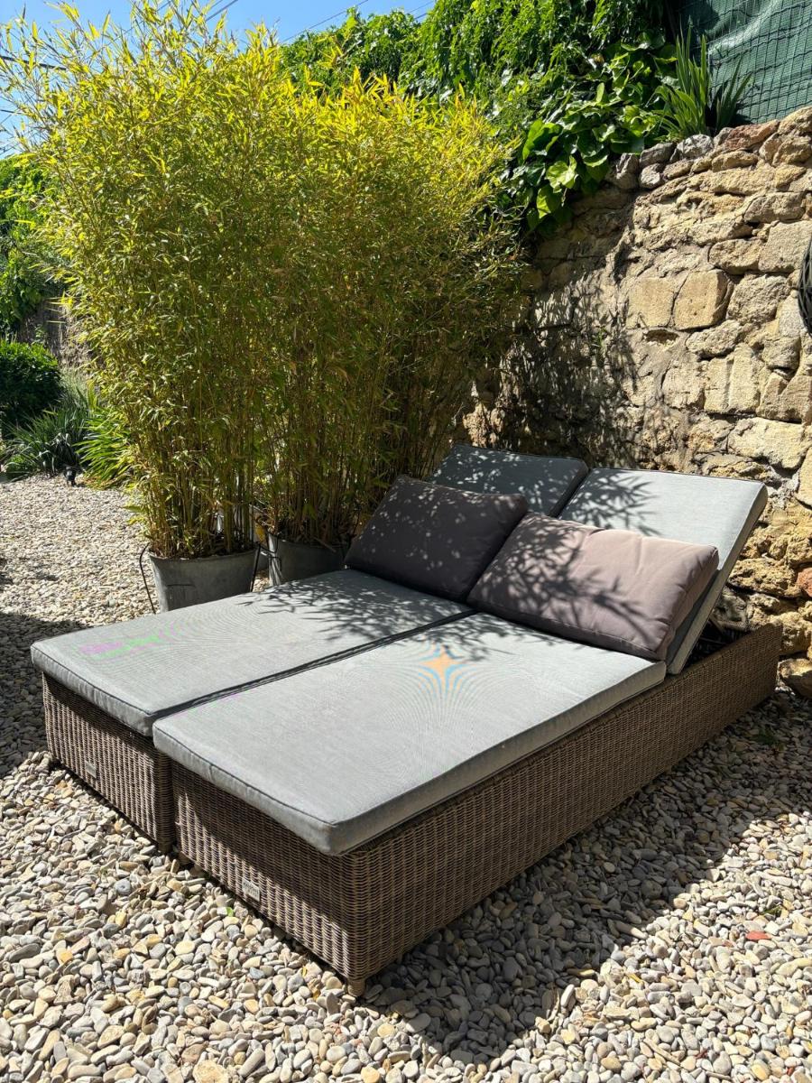 un petit coin de paradis avec piscine et parking - Housity