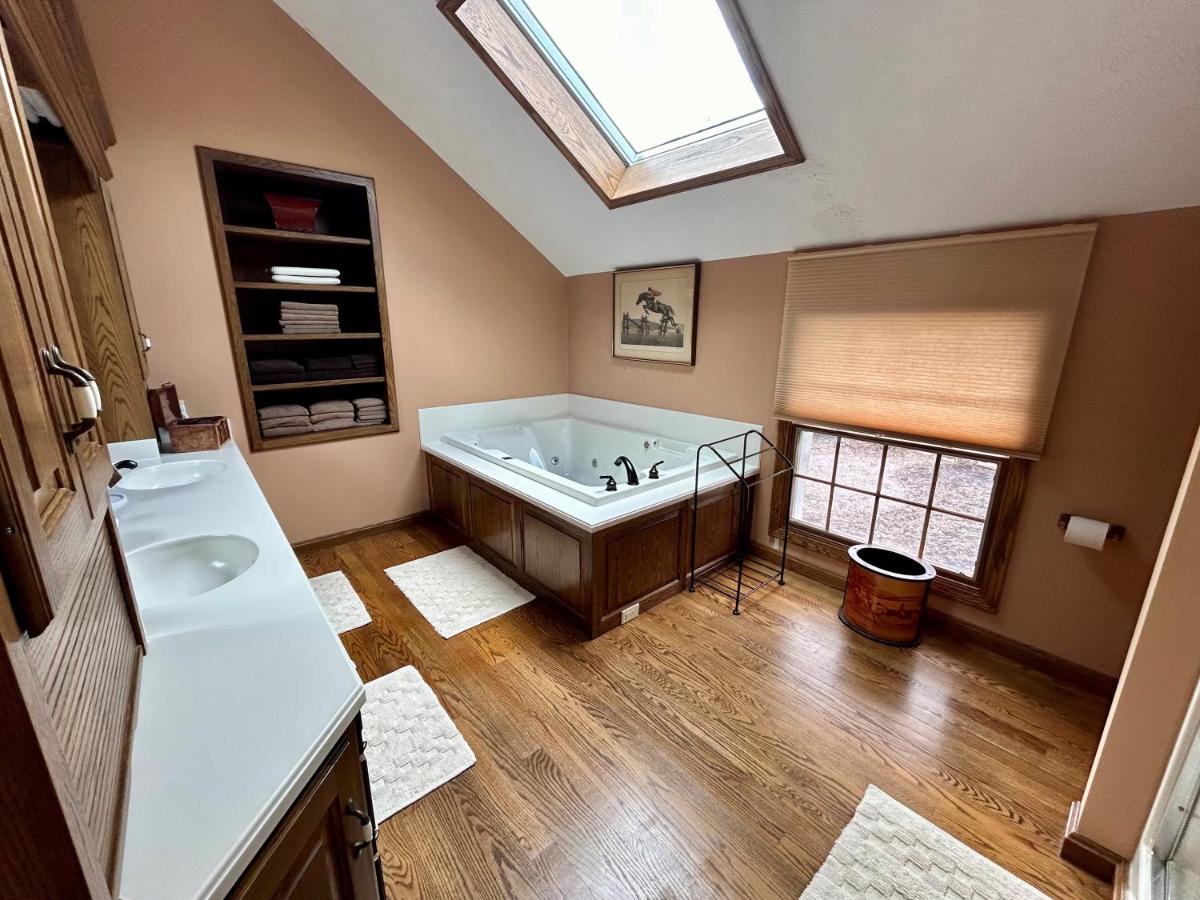 Warner-Concord Farms Bed & Breakfast - Housity