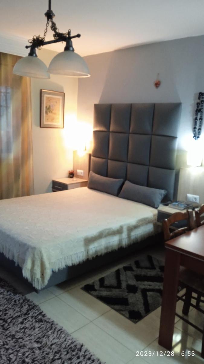 Roses Studios - Housity