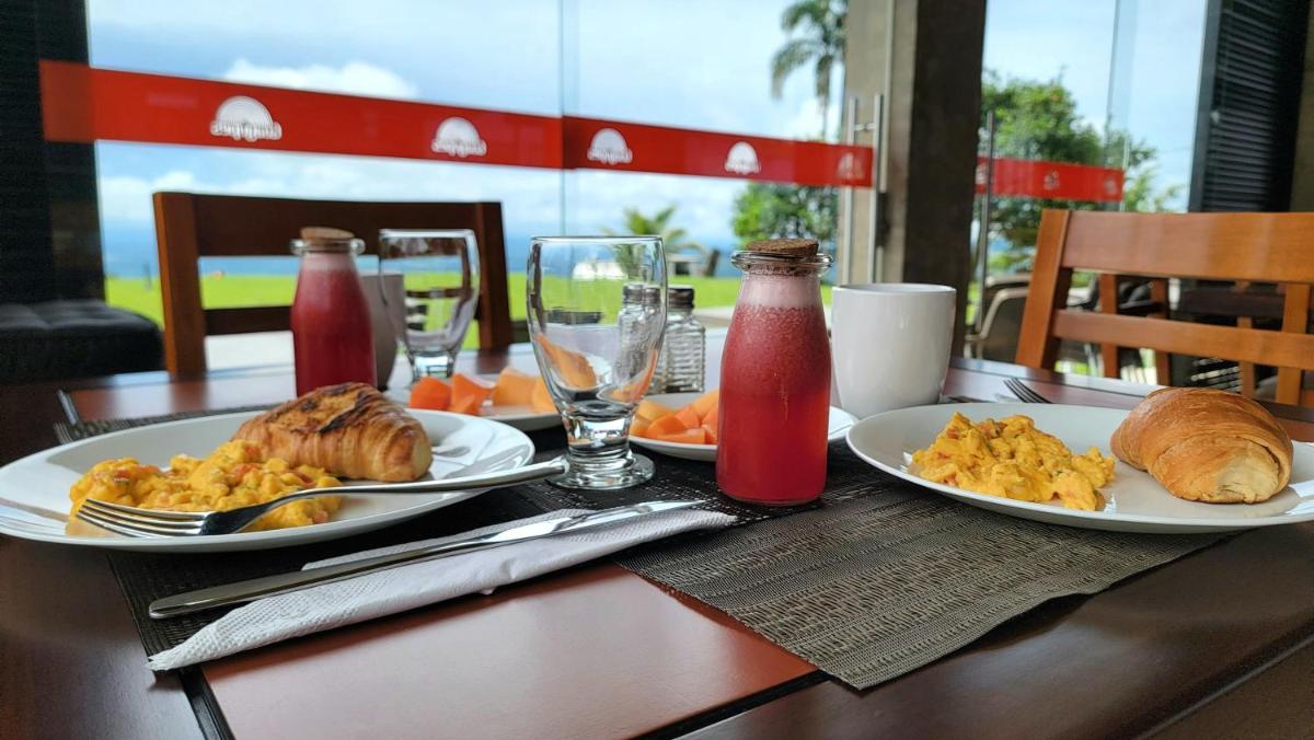 Guayupes Hotel de Aventura - Housity